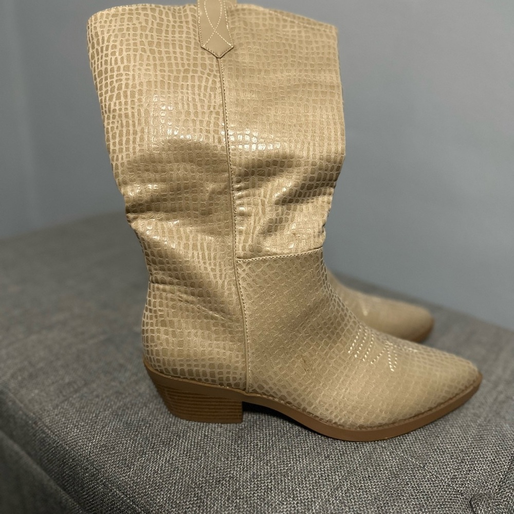 Benni cowboy dress boots.